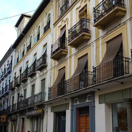 Quiet Dorm With Patio Pansiyon Granada
